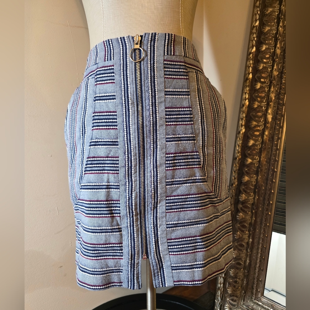 8 Seconds - Striped Mini Skirt with Front Zipper Detail.  Sz Small.  EUC.